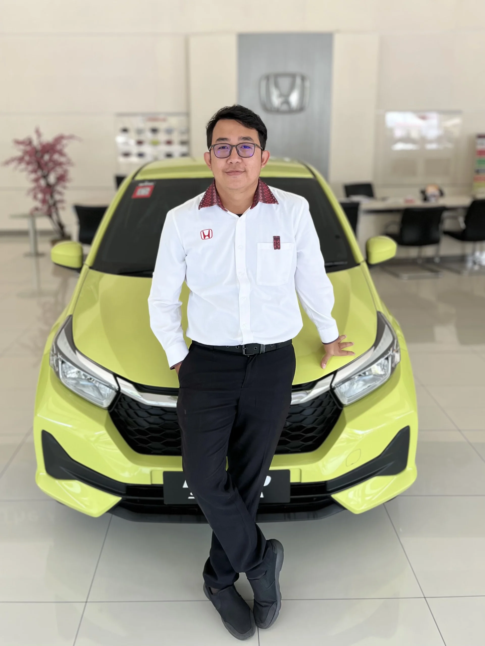 Sales 3 Foto Sales Honda Semarang